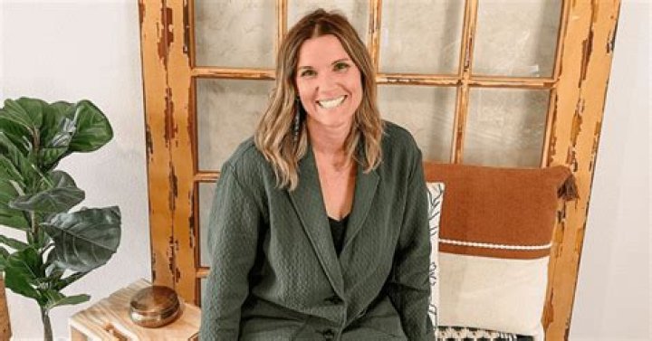 'Unsellable Houses' Season 4: What is Leslie Davis' net worth? HGTV star bagged fame from YouTube video