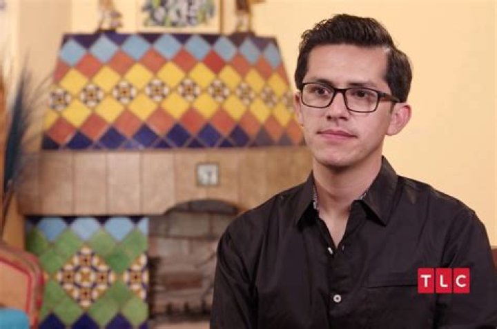 90 Day Fiance's Armando Cries to His Parents About His Sexuality |
