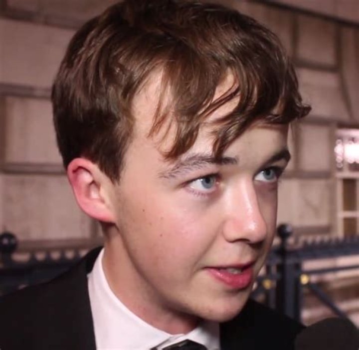 Alex Lawther Height, Weight, Age, Girlfriend, Family, Facts, Biography |