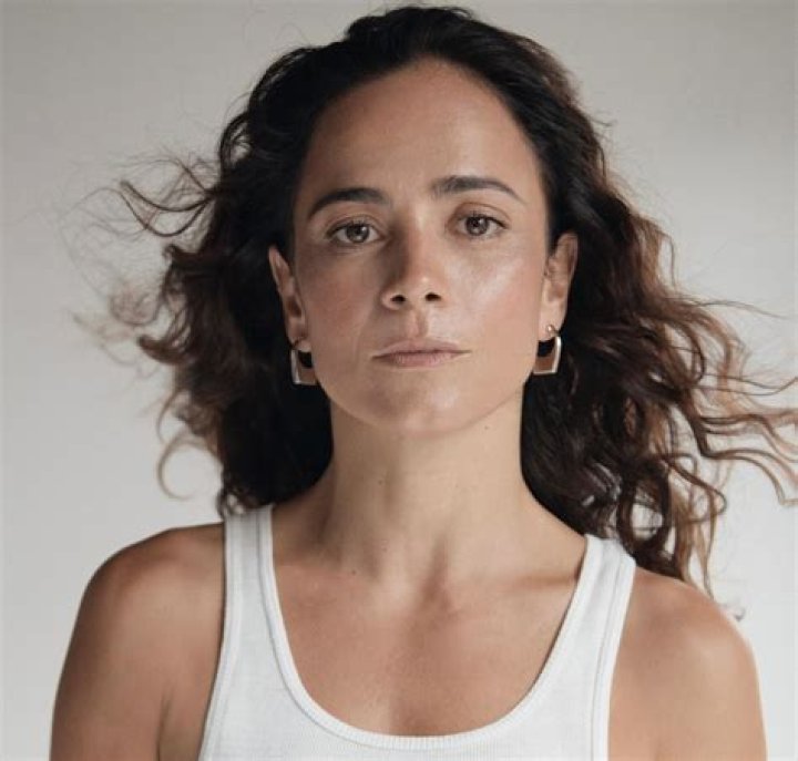 Alice Braga Bio, Hot, Married, Body Net Worth, Net Worth