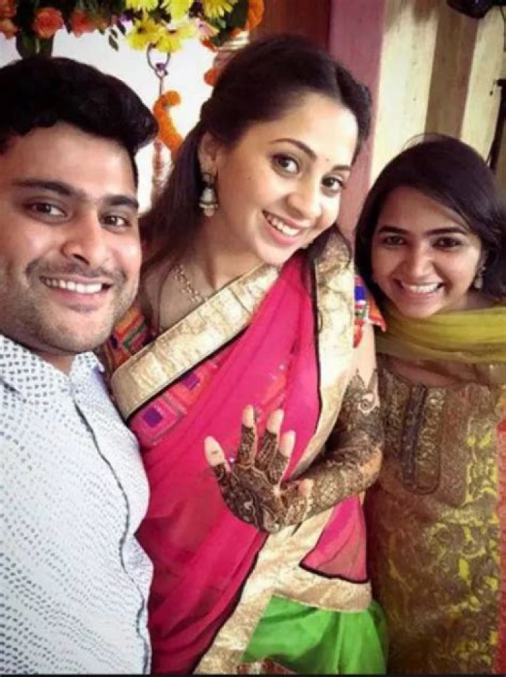 Avinash Sachdev First Wife Shalmalee Desai And