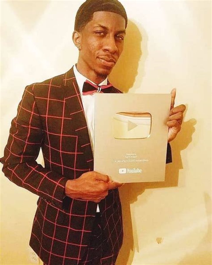 Bio, Age, Net Worth, Height, Single, Nationality, Body Measurement, Career