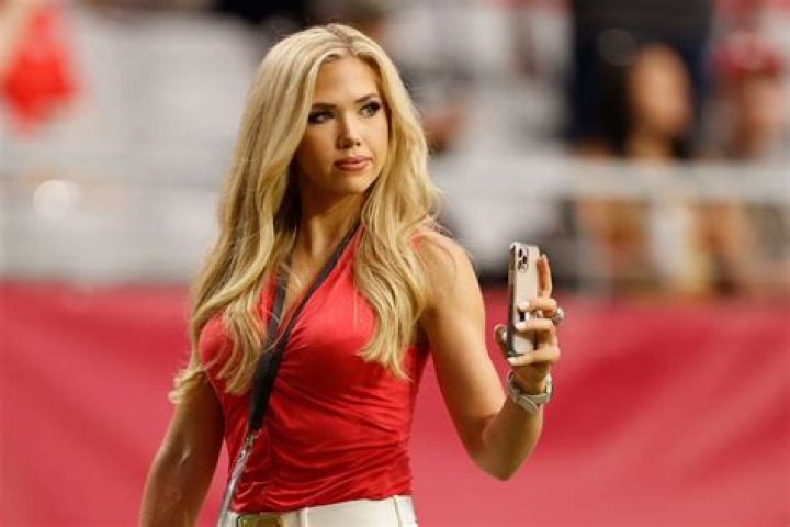 Chiefs Heiress Captivates Fans After Viral Bikini Pictures Scorch the NFL World