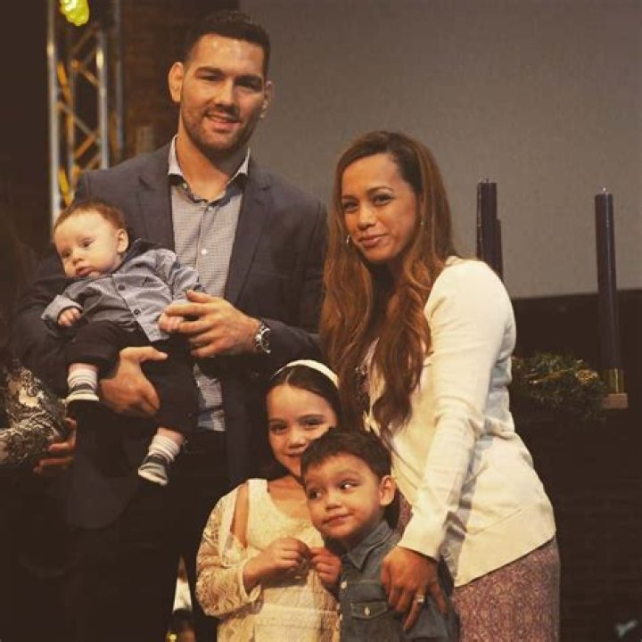 Chris Weidman Wife, Sister, Brother, Dad, Family, Height, Bio