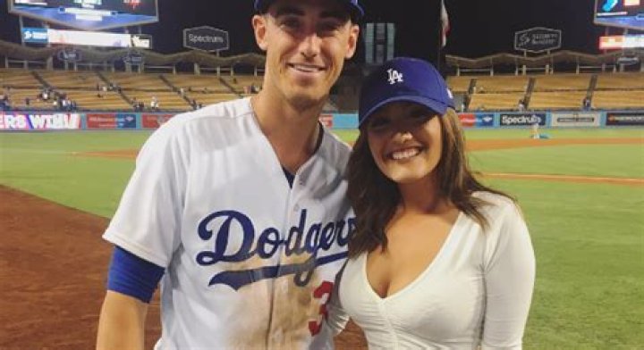 Cody Bellinger Girlfriend, Mom, Sister, Family, Age, Height
