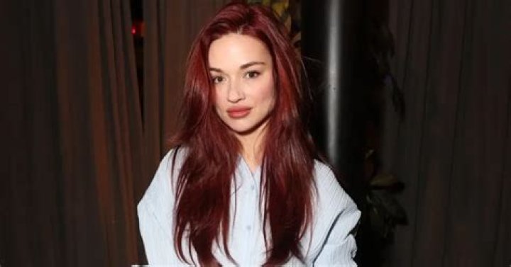 Crystal Reed Biography - Facts, Childhood, Family Life & Achievements