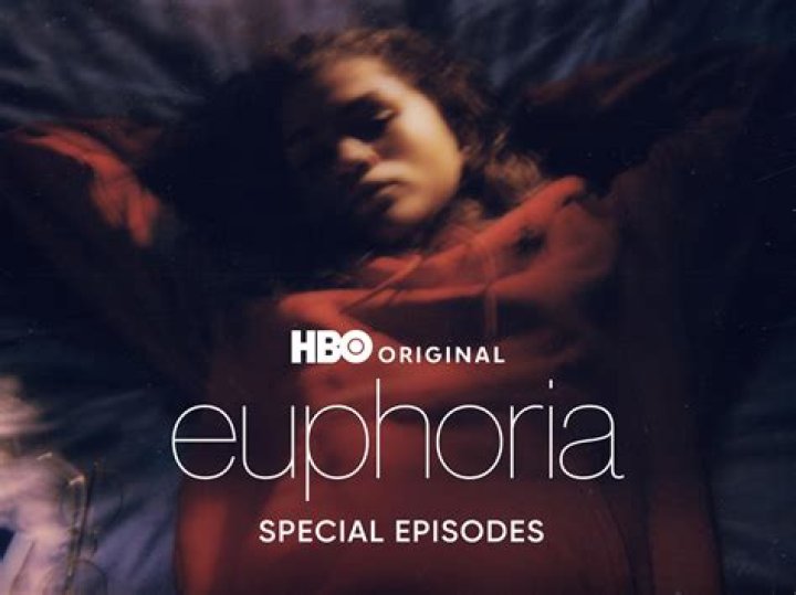 Euphoria special episode leaves fans 'screaming with joy' at lesbian dream sequence between Rue and ·