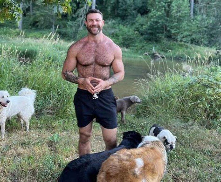 Exploring Lee Asher's Net Worth