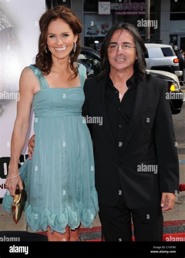 Here’s What We Know About Amy Brenneman’s Husband, Brad Silberling