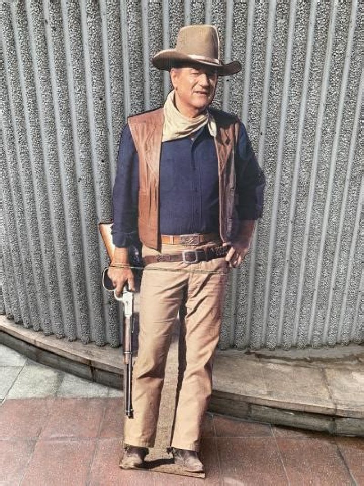 How tall was John Wayne