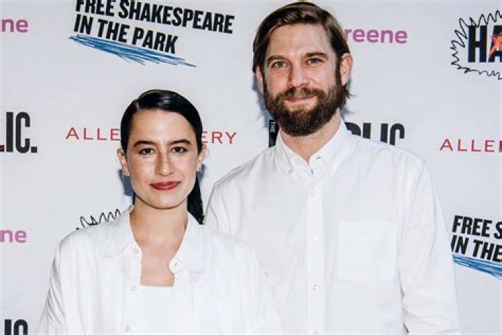 Ilana Glazer Met Her Scientist Husband in a Park Before 'Broad City' Began |