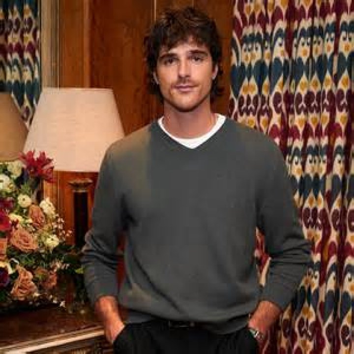 Jacob Elordi on Challenge of Playing a Real Person in '2 Hearts' |