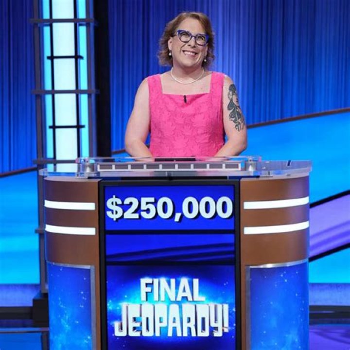 Jeopardy Champion Amy Schneider Got Married To Her Fianc Genevieve Davis |