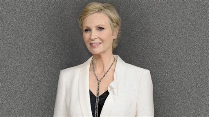 Kelly Lynch Biography, Age, Height, Husband, Net Worth, Family