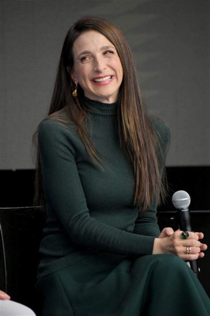 Marin Hinkle – Bio, Age, Husband, Body Net Worth, Feet, Net Worth