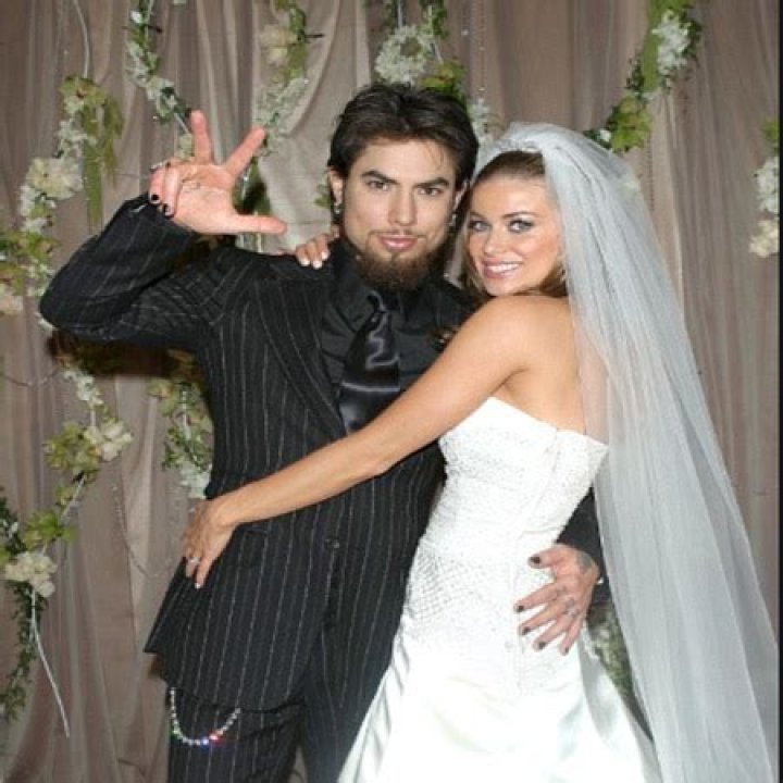 Marriage Timeline: Dave Navarro Wives ·