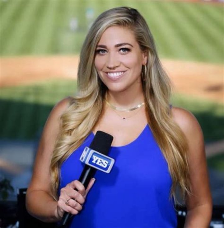 Meredith Marakovits - Bio, Age, Net Worth, Height, Single, Nationality, Body Measurement, Career |
