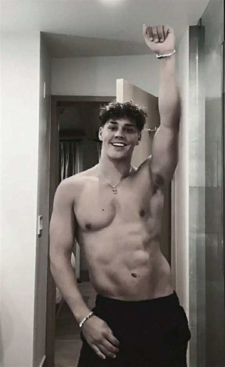 Noah Becks Hottest Shirtless Pictures to Warm Up Your Day