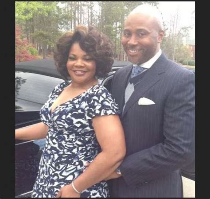 PlogX | Kim Burrell Biography