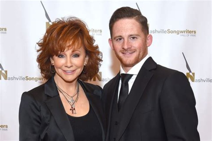 Reba McEntire Age, Body, Son, Married, Husband, Divorce, Family, Bio