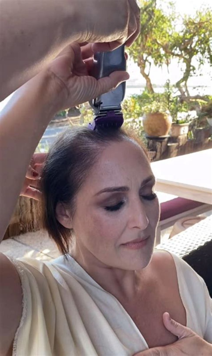 Ricki Lake Poses Naked Outdoors to Celebrate 'Complete Self-Acceptance' ·