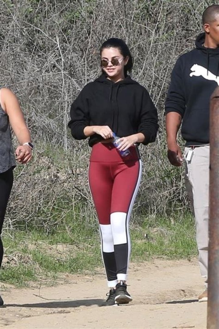 Selena Gomez Goes Hiking With Her Friend & Bodyguard See Pic Hollywood Life