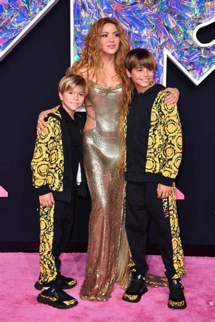 Shakira Has Baby Boy Milan, Beyonce Lip-Synched at Inauguration, Brandi Glanville Calls LeAnn "Insan ·