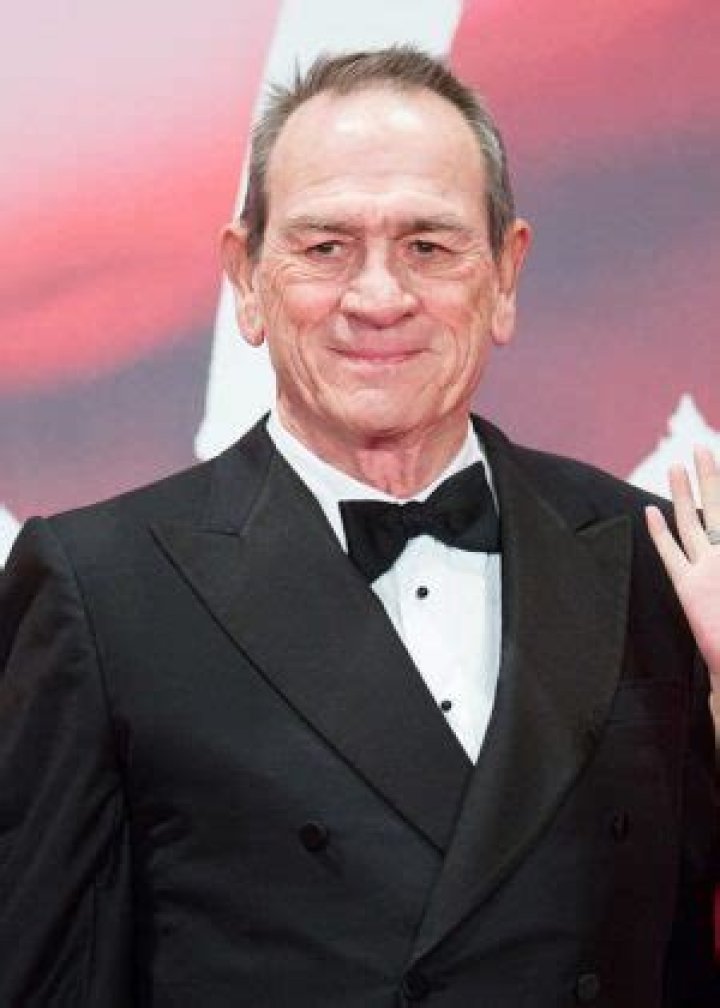 Tommy Lee Jones Height, Weight, Age, Spouse, Family, Facts, Biography |