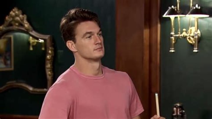 Tyler Cameron & Hannah Brown Play Spin The Bottle In New TikTok Video Hollywood Life
