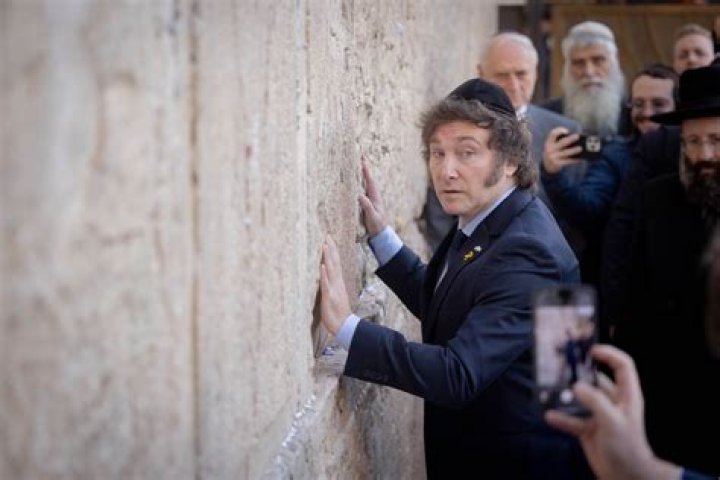Unveiling John Oliver's Enigmatic Faith: Is He Jewish?