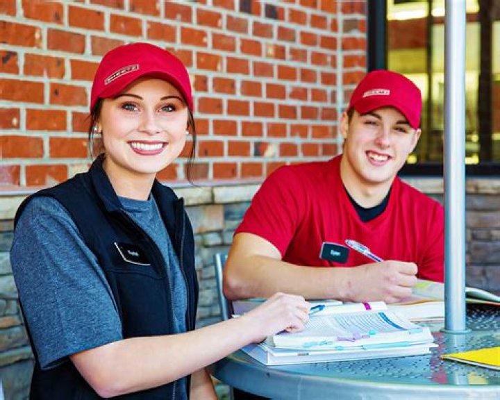 What age does Sheetz hire at?