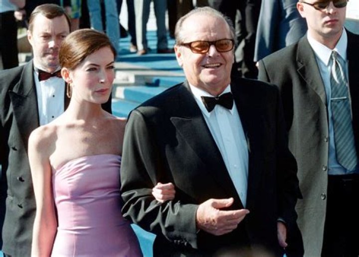 Who has Jack Nicholson dated? |