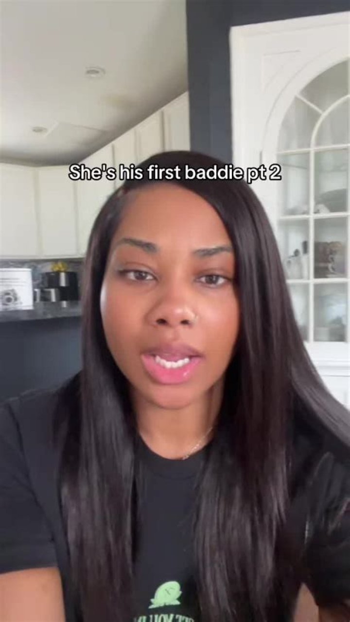 Who is Baddie Gi Dating? ·